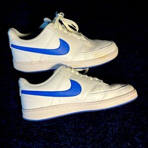 Men’s Nike shoes- 10